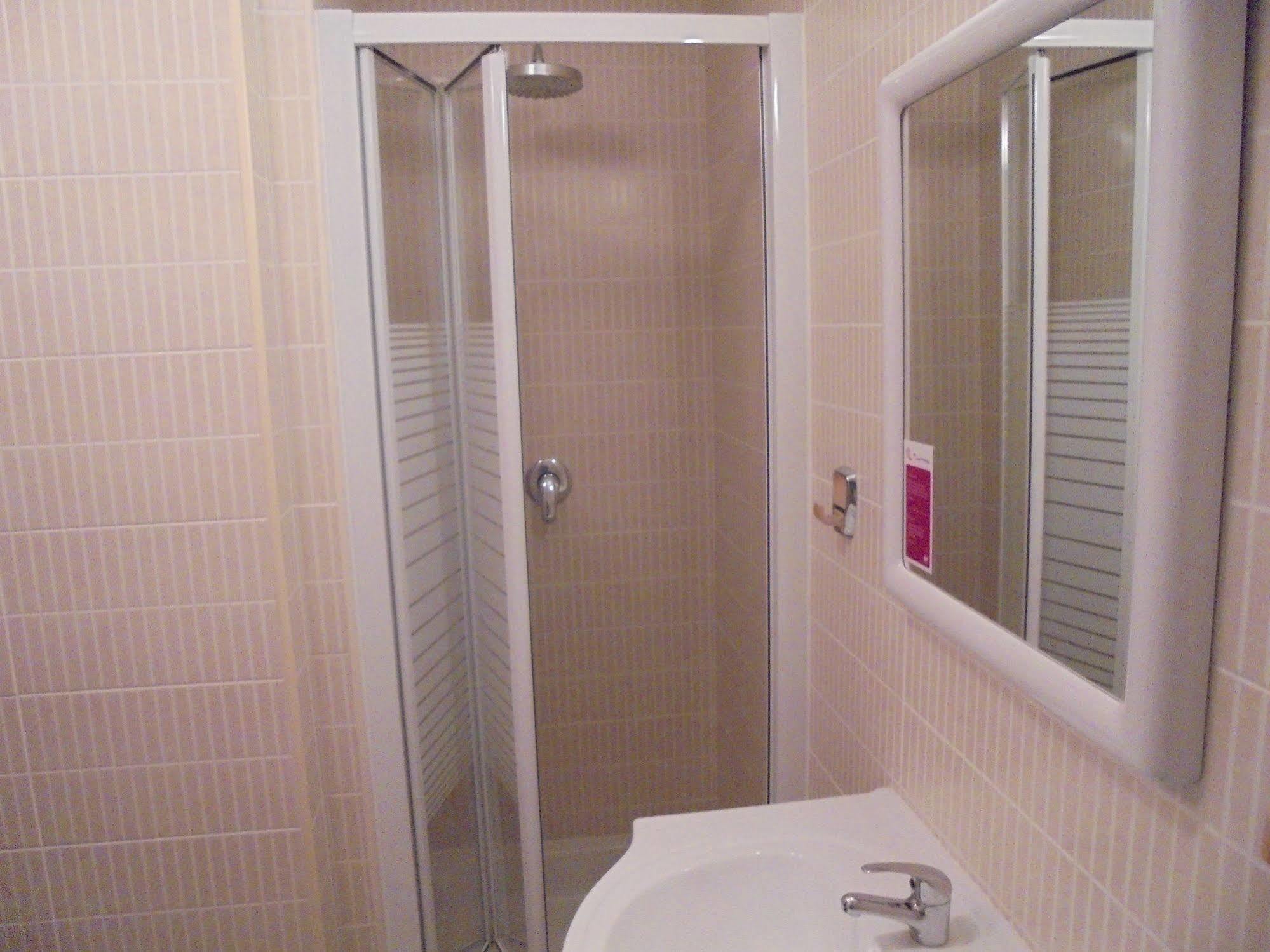 Lagos City Center Guest House & Hostel Dış mekan fotoğraf